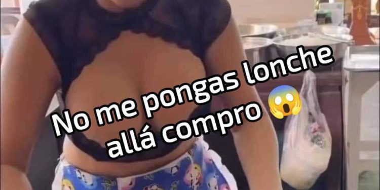 CirculaEnLaRed | MUJER VENDE COMIDA Y LE ESTÁ YENDO SÚPER BIEN, Y LUEGO NOS QUEJAMOS QUE NO HAY VENTAS 🍑