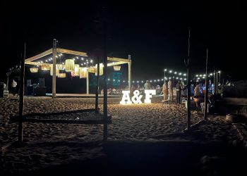 SE BUSCAN A NOVIOS COCHINONES QUE FESTEJARON BODA EN PLAYA EL COLORADO DEJANDO CONTAMINACIÓN Y DAÑOS A NIDOS DE TORTUGAS