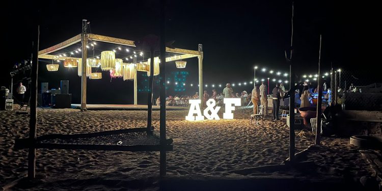 SE BUSCAN A NOVIOS COCHINONES QUE FESTEJARON BODA EN PLAYA EL COLORADO DEJANDO CONTAMINACIÓN Y DAÑOS A NIDOS DE TORTUGAS