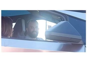 Carin León presume su nueva adquisición en las calles de Hermosillo