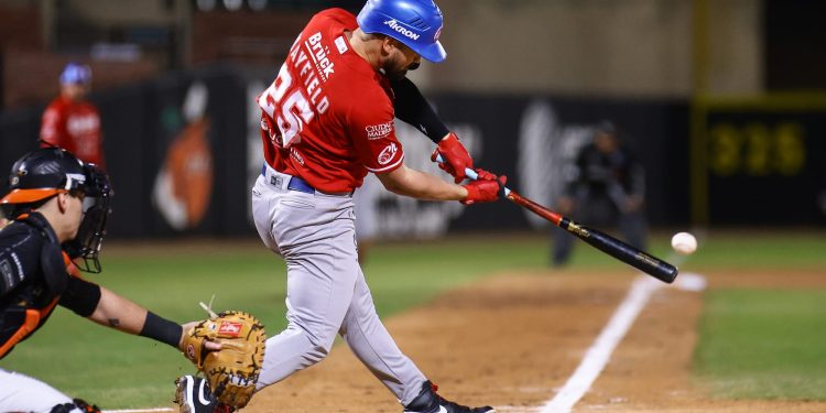Doblega Charros a Naranjeros e iguala serie en Hermosillo
