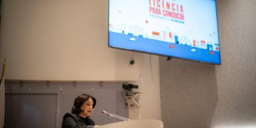 Propone Bancada Naranja licencias de conducción permanentes