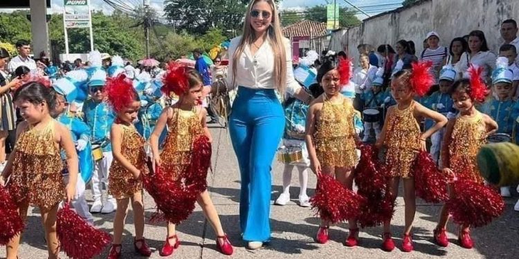 #CirculaEnLaRed | 😍MAESTRA DE PREESCOLAR CONQUISTA LAS REDES POR SU ENORME CORAZÓN PARA CON SUS ALUMNOS