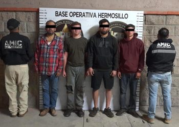 Detienen a cuatro huachicoleros y aseguran más de cuatro mil litros de combustible robado