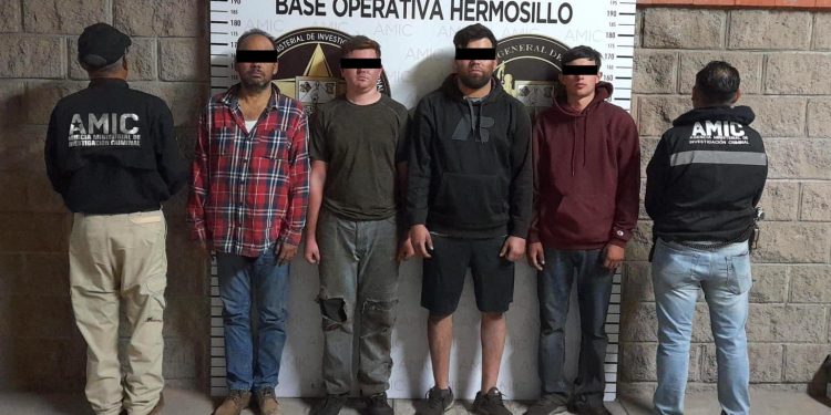 Detienen a cuatro huachicoleros y aseguran más de cuatro mil litros de combustible robado