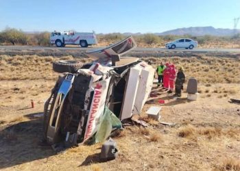 Se accidenta ambulancia con paciente a bordo en el Norte de Sonora