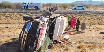 Se accidenta ambulancia con paciente a bordo en el Norte de Sonora