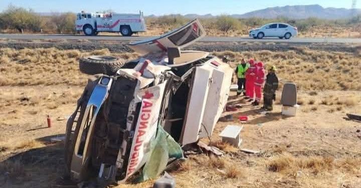 Se accidenta ambulancia con paciente a bordo en el Norte de Sonora