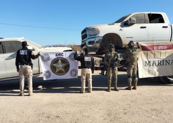 Aseguran vehículos con reporte de robo, cartuchos, narcóticos y diversos indicios en cateo realizado en Puerto Libertad