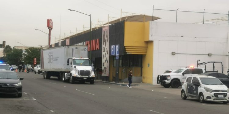 Le cae el El CEVCE a Mercados Chinos en Hermosillo y decomisan mercancía pasada de contrabando