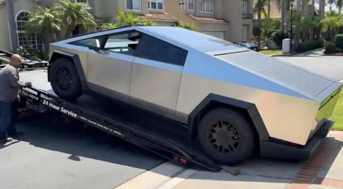 Hombre pagó 600 mil para reparar su Cybertruck luego de caer en un bache
