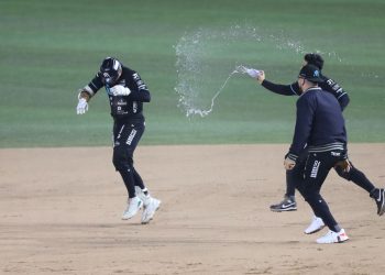 Sultanes deja en el terreno a los campeones para igualar la serie