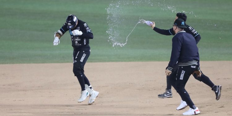 Sultanes deja en el terreno a los campeones para igualar la serie