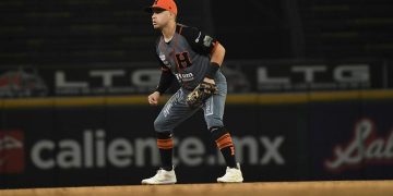 Con remontada los campeones Naranjeros igualan la serie