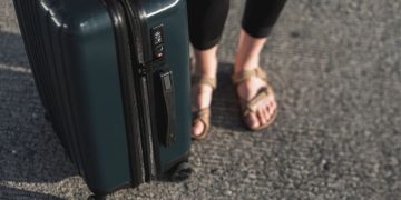 Una mujer encierra a su novio en una maleta y le provoca la muerte