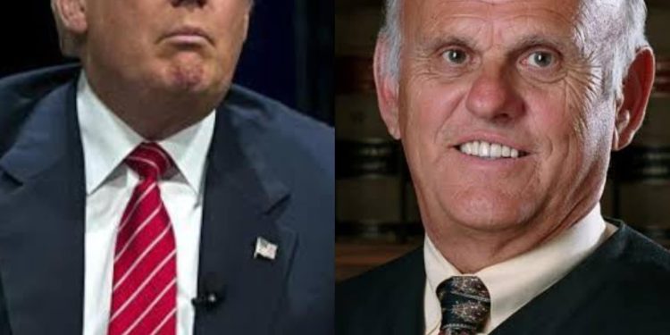 Juez bloquea temporalmente orden de Trump de cancelar la ciudadanía por nacimiento