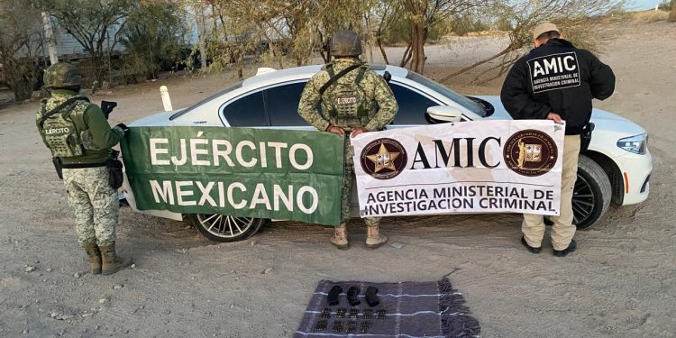 Operativo conjunto en Sonoyta asegura vehículo con reporte de robo y cargadores para arma larga