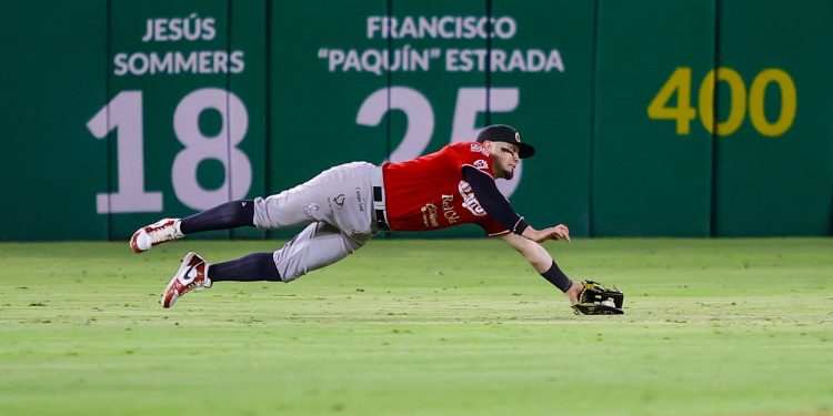En un juego de alarido Charros vence en extrainnings a Culiacán y empareja la Serie de México