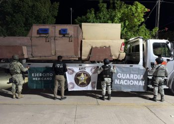 Aseguran dos vehículos con blindaje artesanal en cateo realizado en Pitiquito