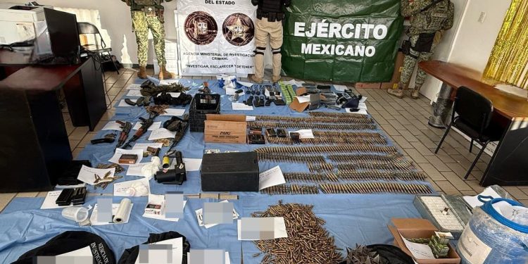 Operativo conjunto en Magdalena de Kino arroja resultados positivos; en cateo aseguran armas, vehículos, droga y equipo táctico