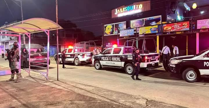 Se niega a pagar extorsión; atropella y mata a dos sicarios… pero lo detienen y le clausuran el bar