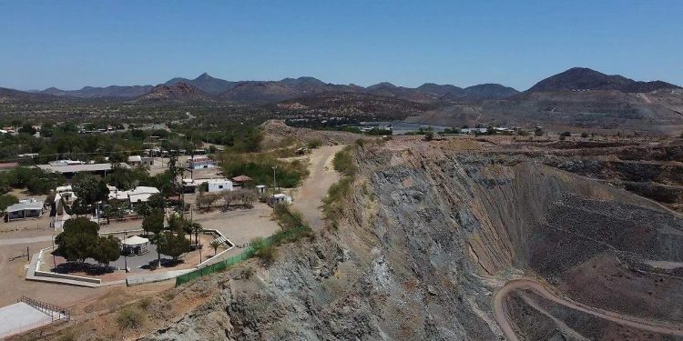 Mientras sus acciones se disparan, minera canadiense evade pagos a trabajadores sonorenses
