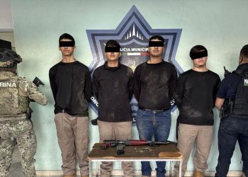 Capturan a cuatro sujetos con armas largas, vestimenta táctica y patrulla clonada del AMIC