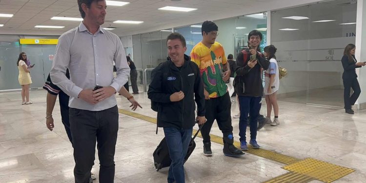 ¡Captan a Malcolm en el aeropuerto de Hermosillo!