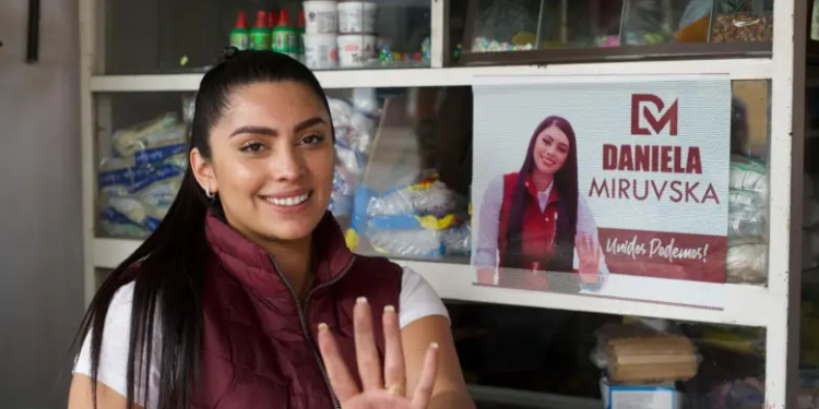 EX CANDIDAT4 DE MORENA, Y REINA DE BELLEZA ES DETENID4 POR ROBO Y DESPOJ0