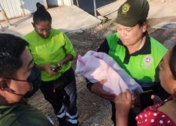 Abandonan a BEBÉ recién nacida en barranca de Guerrero; aún tenía cordón umbilical.