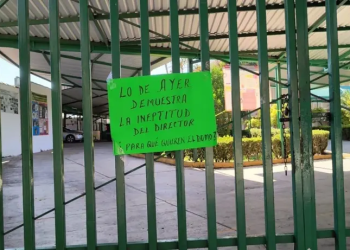 Se desmayan más de 30 alumnos en secundaria de Veracruz; denuncian negligencia de la directora al tenerlos al sol con temperaturas de 31 grados centrigrados