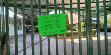 Se desmayan más de 30 alumnos en secundaria de Veracruz; denuncian negligencia de la directora al tenerlos al sol con temperaturas de 31 grados centrigrados