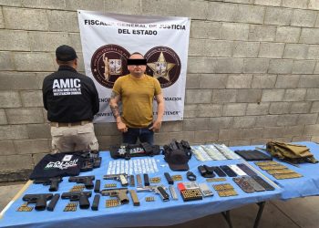 Asegurado sujeto con arsenal y droga en cateo positivo