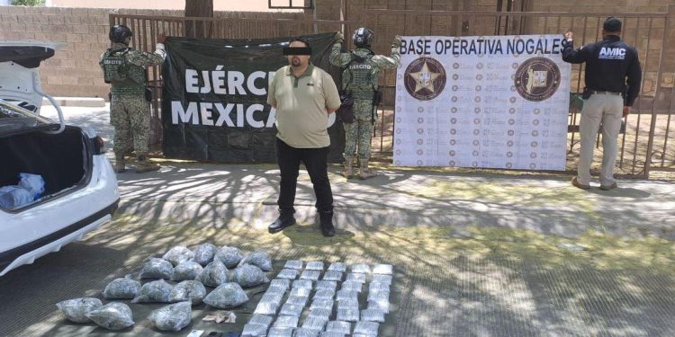 En Nogales capturan a sujeto con vehículo robado, droga y dinero en efectivo