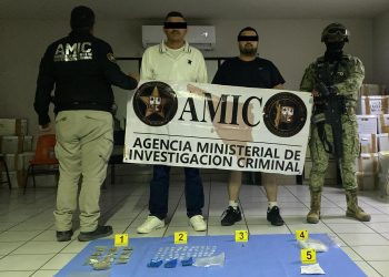 FGJES captura a dos sujetos en cateo positivo en Sonoyta; asegura droga y cartuchos