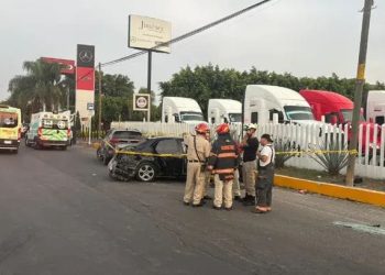 Pareja resulta gravemente herida en choque rumbo a Nogales; la mujer tenía ocho meses de embarazo