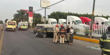 Pareja resulta gravemente herida en choque rumbo a Nogales; la mujer tenía ocho meses de embarazo