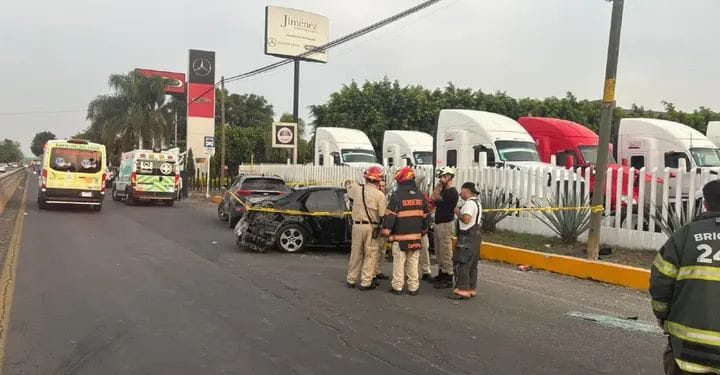 Pareja resulta gravemente herida en choque rumbo a Nogales; la mujer tenía ocho meses de embarazo
