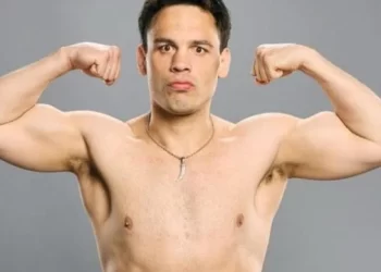 La FGR confirmó que Julio César Chávez Jr. tiene una orden de aprehensión en México desde marzo de 2023 por delincuencia organizada y tráfico de armas