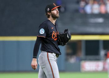 El sonorense Ramón Urías rompe en la octava el juego perfecto de Brandon Young