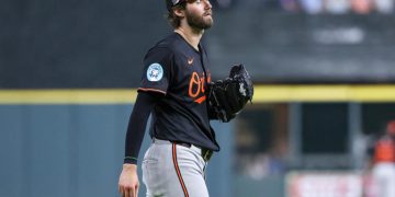 El sonorense Ramón Urías rompe en la octava el juego perfecto de Brandon Young